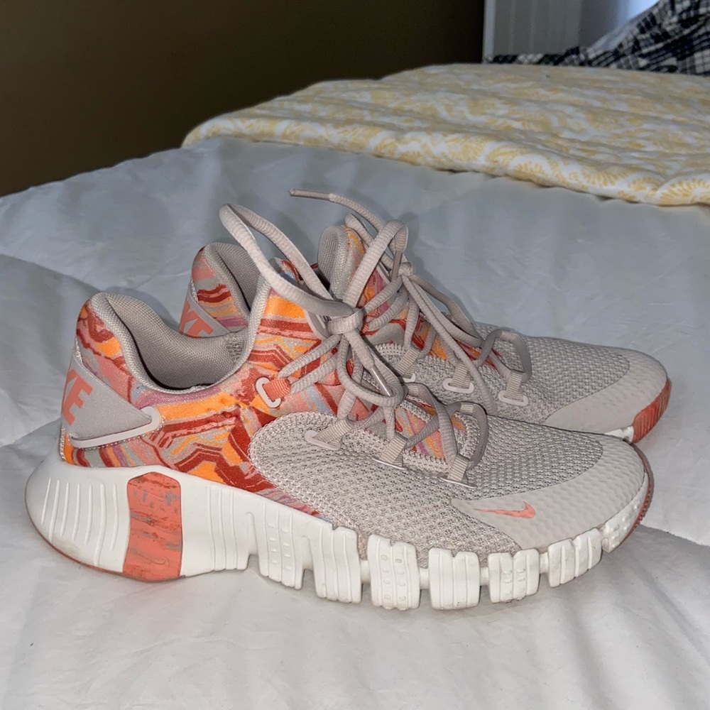 Nike Free Metcon 4 desert sand crimson bliss size 10